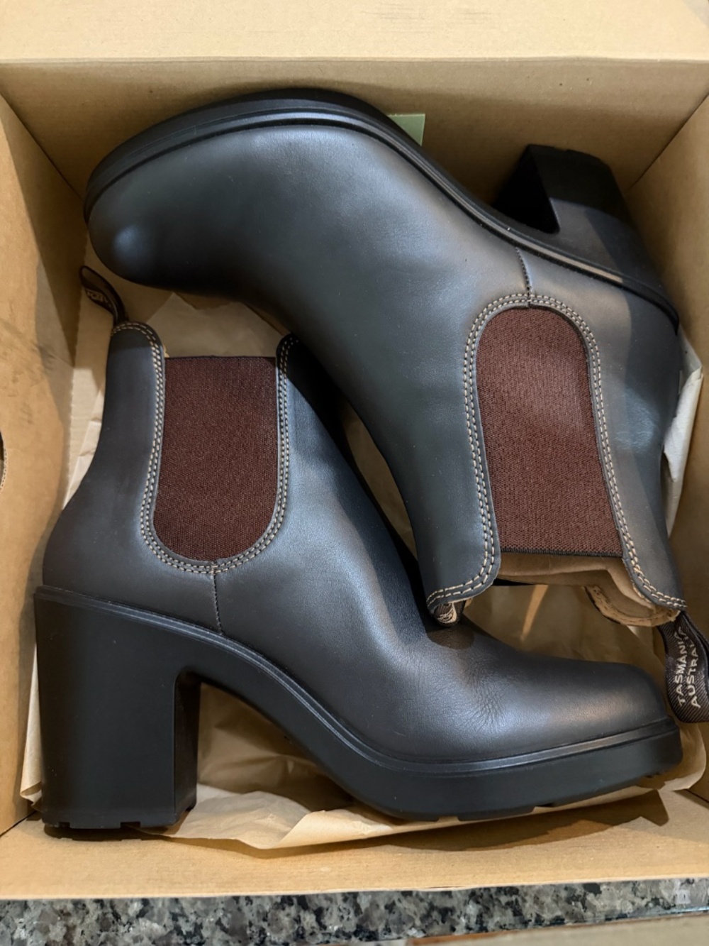Blundstone Womens High Heeled Boot 10.5, Stout Brown